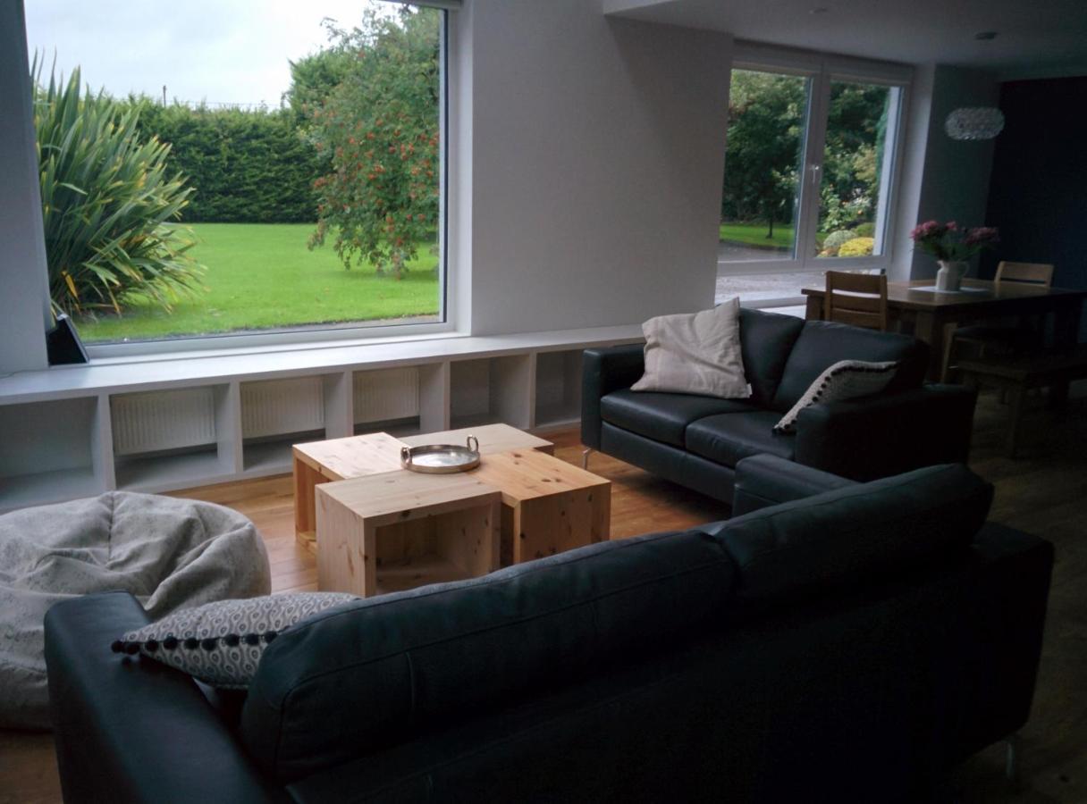 Spacious Contemporary Chalet Type Apartment. ゴールウェイ エクステリア 写真