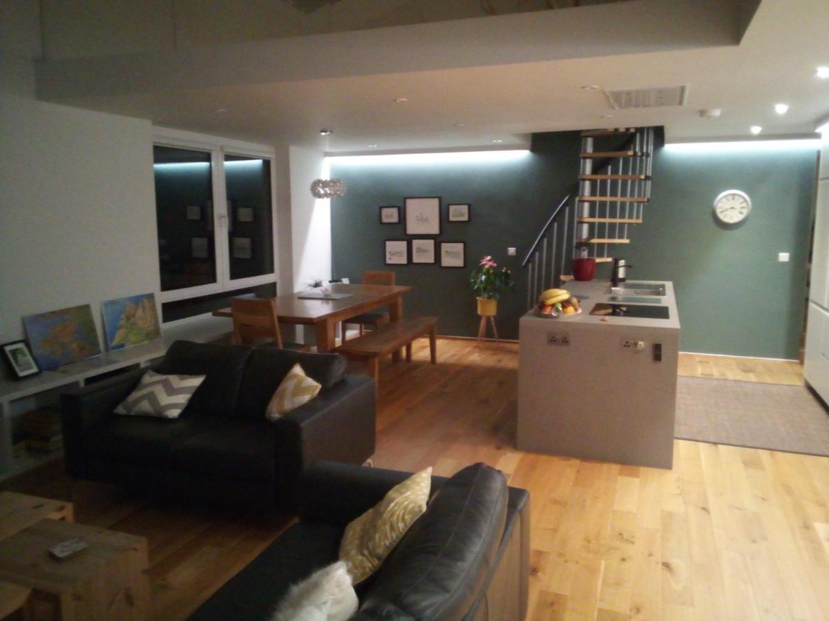 Spacious Contemporary Chalet Type Apartment. ゴールウェイ エクステリア 写真